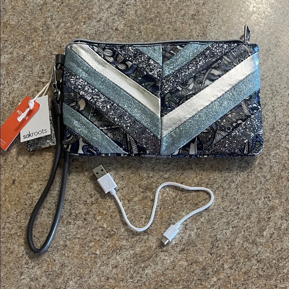 Sakroots Chevron Wristlet in Blue and Silver